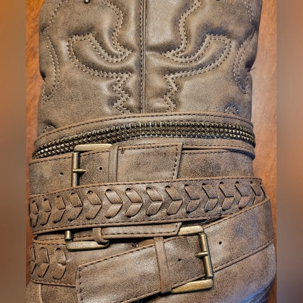 Mia Brown Cowboy Western Heeled Distressed Boots Pull On Size 8.5 *See Notes*